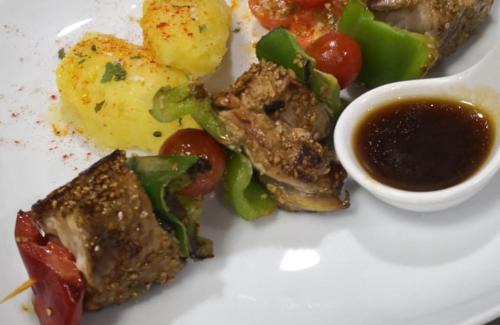 La Virgen del Camino House | Budget-Friendly Hostal Restaurante Central with Breakfast Included