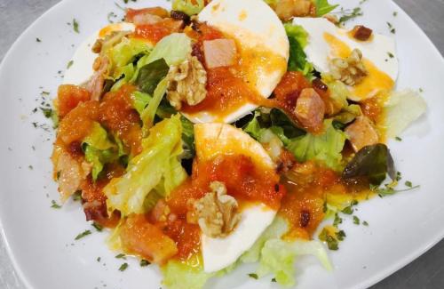 La Virgen del Camino House | Budget-Friendly Hostal Restaurante Central with Breakfast Included