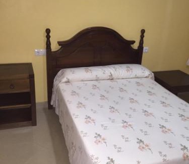Palos de la Frontera House | Budget-Friendly Hostal Restaurante La Niña with Family Dining