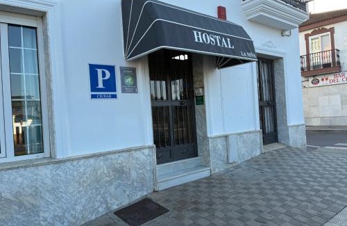 Palos de la Frontera House | Budget-Friendly Hostal Restaurante La Niña with Family Dining
