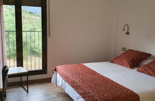 Poboleda Hotel | Pet-Friendly Hostal Restaurant Mussons with Great Review Score