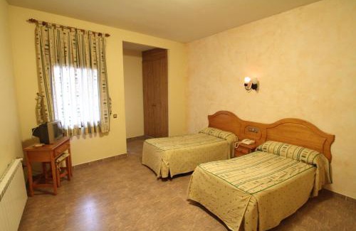 Calera Y Chozas House | Family-Friendly Stay at Hostal Restaurante Cuatro Caminos