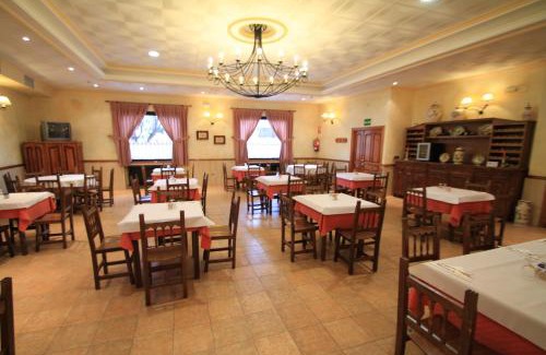Calera Y Chozas House | Family-Friendly Stay at Hostal Restaurante Cuatro Caminos