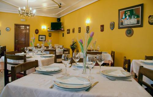 Carino House | Pet-Friendly Oceanfront Stay at Hostal Restaurante La Cepa