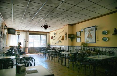 San Clemente Hotel | Discover Hostal Restaurante Milan II with Onsite Dining