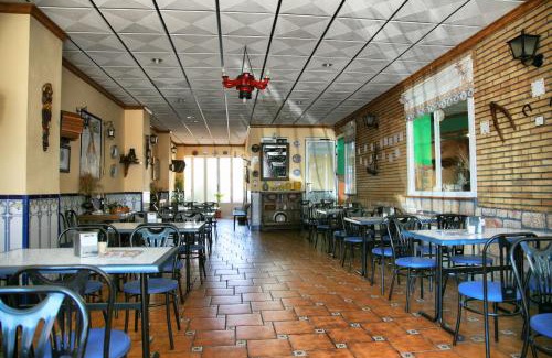 San Clemente Hotel | Discover Hostal Restaurante Milan II with Onsite Dining