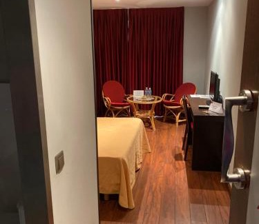 Almorox House | Budget-Friendly Hostal Royal Almorox: Child-Friendly Retreat