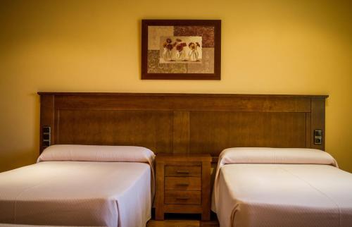 Deifontes Hotel | Relax at Hostal Rural el Nacimiento with Ocean Views