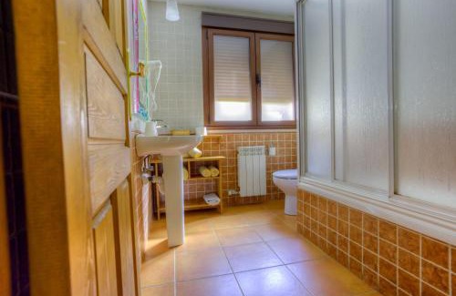Sosas de Laciana House | Cozy Hostal Rural La Tintoreria: Family-Friendly Retreat