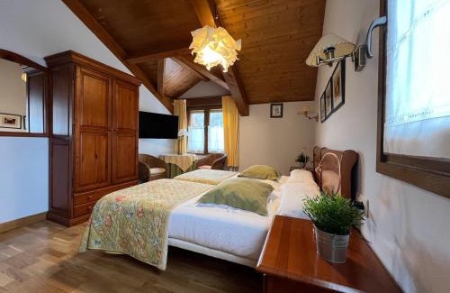 Oronz House | Pet-Friendly Hostal Rural Salazar with Oceanfront Views