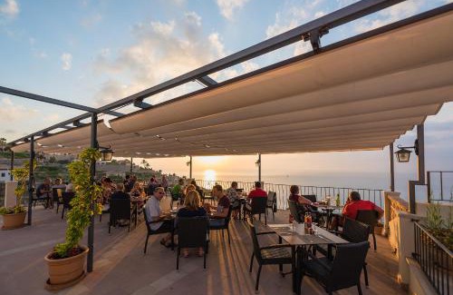 Banyalbufar House | Discover Hostal Sa Baronia: Family-Friendly Retreat with Pool
