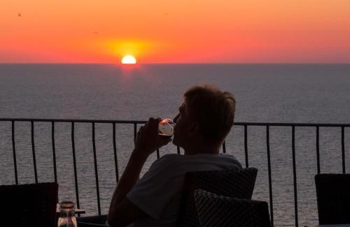 Banyalbufar House | Discover Hostal Sa Baronia: Family-Friendly Retreat with Pool