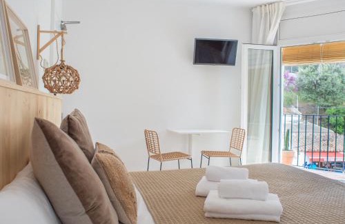Llafranc Hotel | Unforgettable Stay at Hostal Sa Teula with Ocean Views