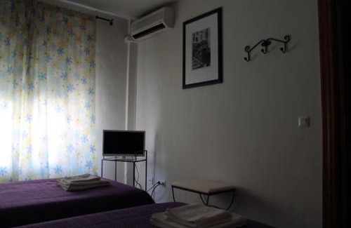 San Martin del Tesorillo House | Cozy Stay at Hostal Sabana with Family-Friendly Amenities