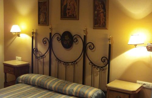 Almodovar del Rio House | Pet-Friendly Hostal San Luis with Breakfast & Great Amenities