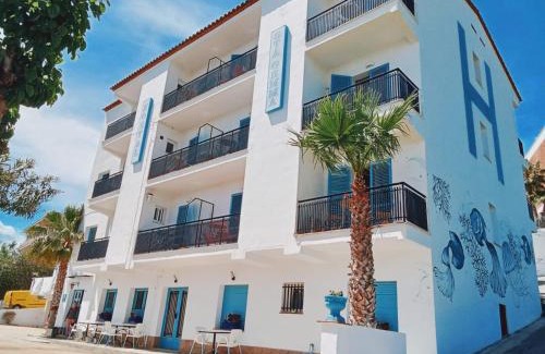 Sant Andreu de Llavaneres House | Cozy Hostal Santa Gemma: Oceanfront Retreat with Pool