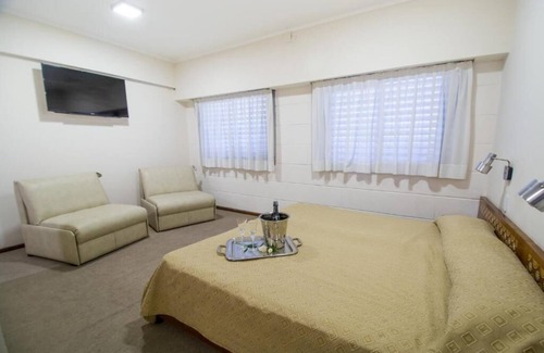 Santa Fe Hotel | Cozy Hostal Santa Fe de la Veracruz with Spa & Family Amenities