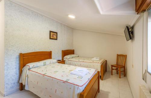 San Cibrao Das Vinas House | Budget-Friendly Hostal Sequeiros with Family Amenities