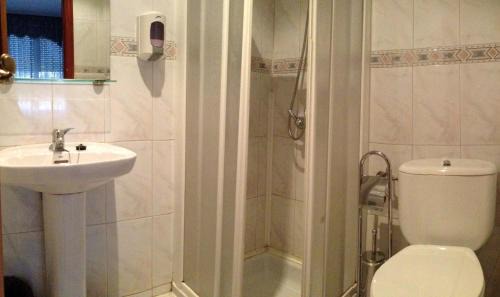Leon House | Budget-Friendly Hostal Sol Naciente - Ideal for Families