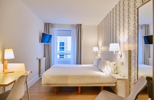 Santiago de Compostela City Centre House | Discover Hostal Suso: 4-Star Stay with Top Dining Options