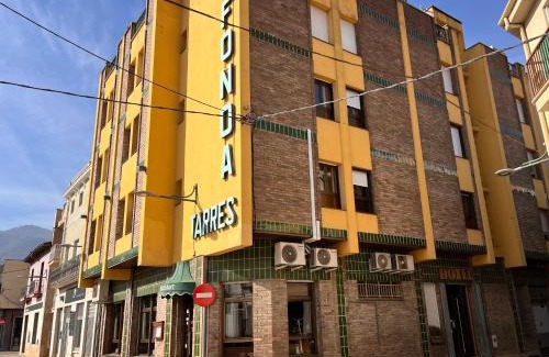 Angles House | Budget-Friendly Hostal Tarrés with Restaurant & Breakfast