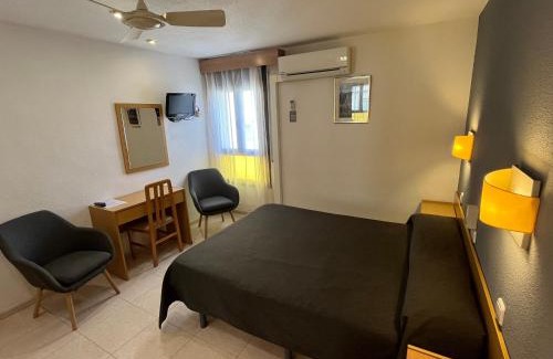 Angles House | Budget-Friendly Hostal Tarrés with Restaurant & Breakfast