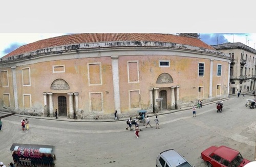 Old Havana House | Discover Ocean View Comfort at Hostal The Best Times