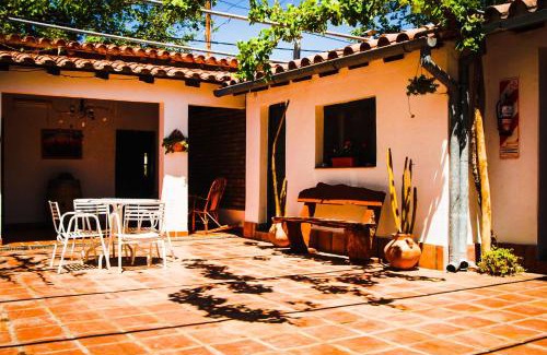 Cafayate Hotel | Comfortable Stay at Hostal Tierra de Vinos with Breakfast