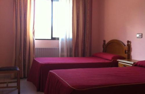 Ventas De Albares House | Affordable Comfort at Hostal Tio Pepe I with Breakfast