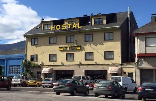 Ventas De Albares House | Affordable Comfort at Hostal Tio Pepe I with Breakfast