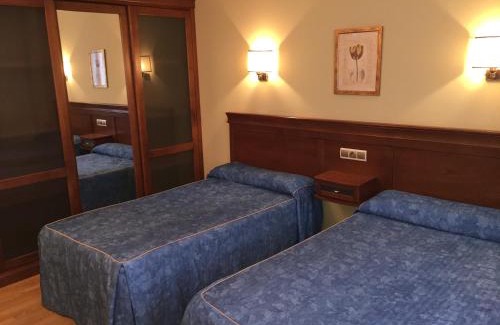 Ventas De Albares House | Budget-Friendly Hostal Tio Pepe II with Family Amenities