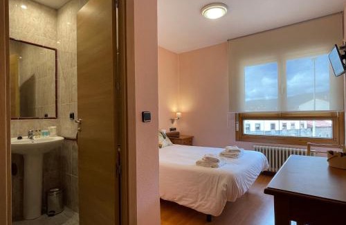 Duruelo de la Sierra House | Budget-Friendly Hostal Restaurante Torreblanca with Breakfast