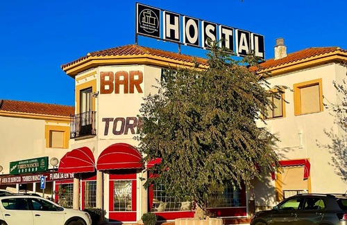 La Guardia House | Cozy Hostal Torresmancha: Family-Friendly Stay with Breakfast