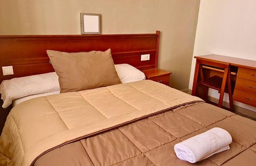 La Guardia House | Cozy Hostal Torresmancha: Family-Friendly Stay with Breakfast