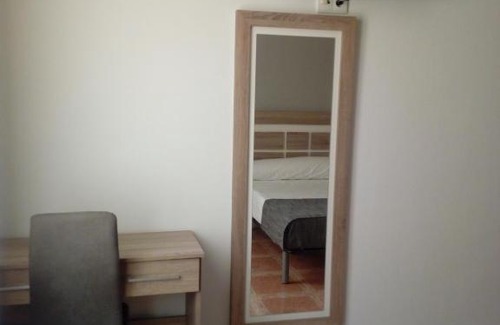 Monterrubio de la Serena House | Budget-Friendly Hostal Vaticano: Family-Friendly & Breakfast Included