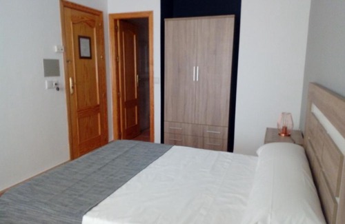 Monterrubio de la Serena House | Budget-Friendly Hostal Vaticano: Family-Friendly & Breakfast Included