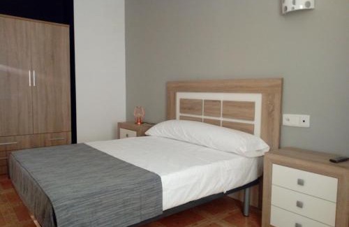 Monterrubio de la Serena House | Budget-Friendly Hostal Vaticano: Family-Friendly & Breakfast Included