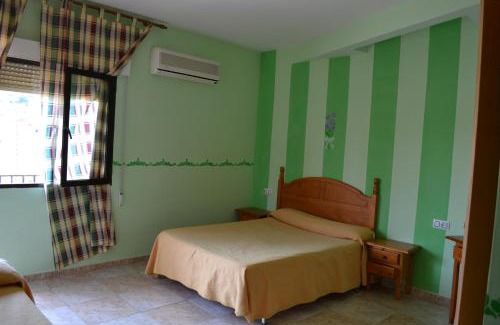 Losar de la Vera House | Budget-Friendly Hostal Vadillo with Family Amenities