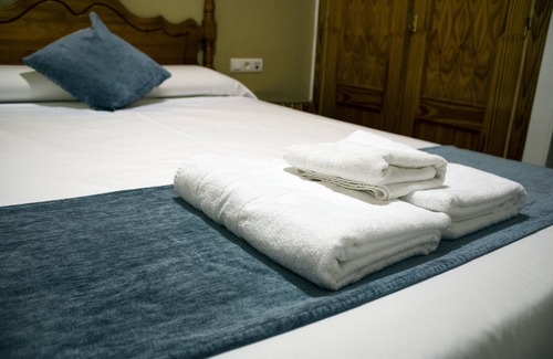 Valdepenas Hotel | Discover Hostal Valdepeñas with Spa and Family Amenities