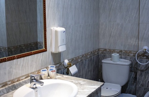 Valdepenas Hotel | Discover Hostal Valdepeñas with Spa and Family Amenities