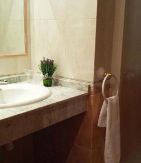 Valdepenas House | Comfortable Stay at Hostal Valdepeñas with Family-Friendly Amenities