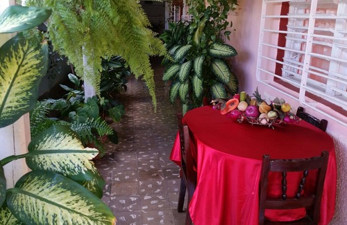 Trinidad House | Cozy Hostal Valladares: Pet-Friendly with Spa & Breakfast