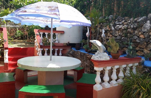 Trinidad House | Cozy Hostal Valladares: Pet-Friendly with Spa & Breakfast
