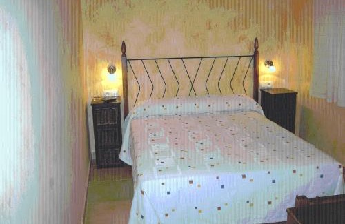 Albelda de Iregua House | Budget-Friendly Stay at Hostal Valle del Iregua