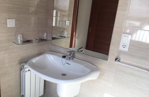 Ortigueira House | Top-Rated Hostal Vendaval: Ideal for Families and Relaxation