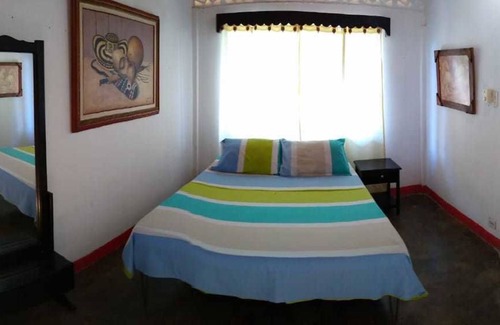 Planeta Rica House | Budget-Friendly Hostal Villa Juliana with Pool and Dining