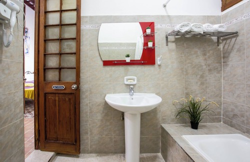 Centro Havana House | Ocean View Retreat at Hostal Virtudes 216 - Rated 8.4/10