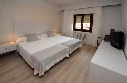 Castro Urdiales House | Budget-Friendly Hostal Vista Alegre: Pet & Child Friendly Stay