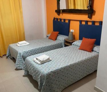 Ruidera Hotel | Cozy Hostal y Apartamentos la Vereda with Ocean Views