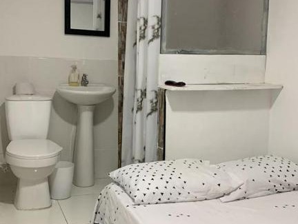 Yumbo House | Budget-Friendly Hostal y Restaurante for Family Travelers